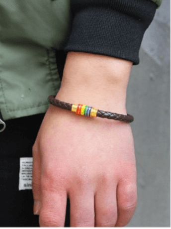 Bracelet en cuir avec fermoir magnétique de différentes couleurs