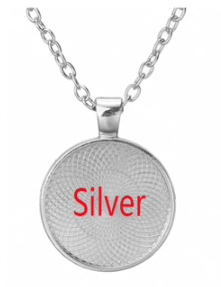 Collier avec pendentif rond noir coeur arc-en-ciel avec inscription « More Love Less Hate »