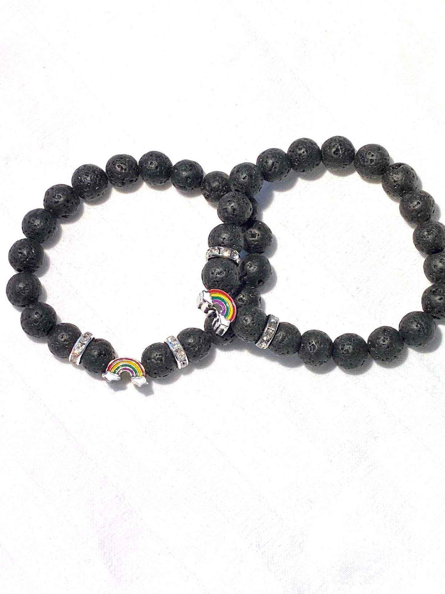 Bracelet en pierre noire avec insert en strass supplémentaire arc-en-ciel