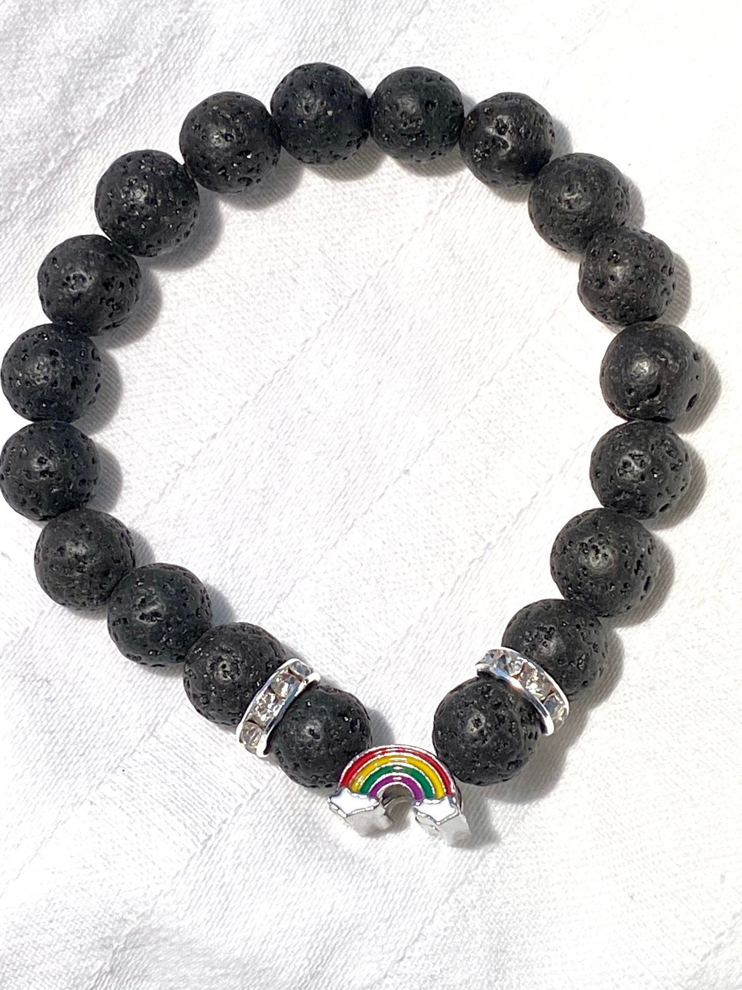 Bracelet en pierre noire avec insert en strass supplémentaire arc-en-ciel