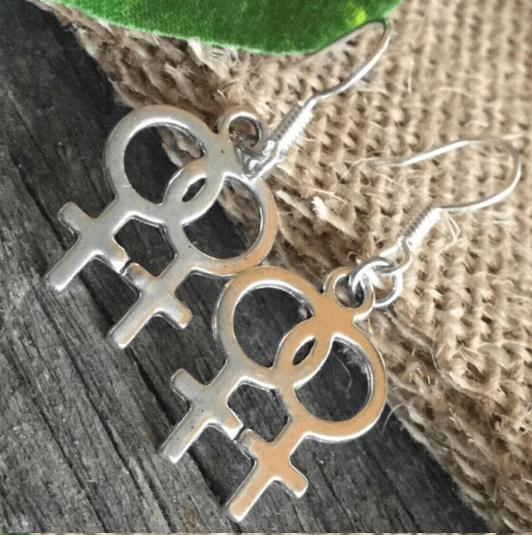 Collier boucles d'oreilles ou collier avec boucles d'oreilles symbole de genre féminin