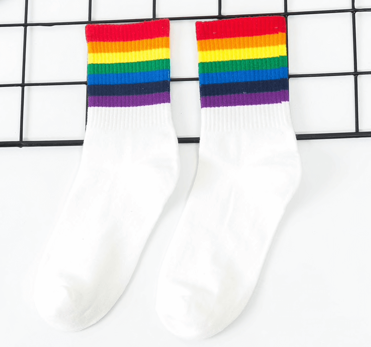 Weisse Schwarze Socken Mit Breiten Regenbogenstreifen