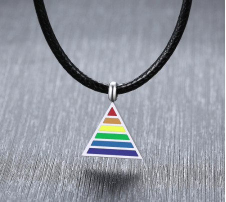 Collier avec pendentif pyramide aux couleurs de l'arc-en-ciel