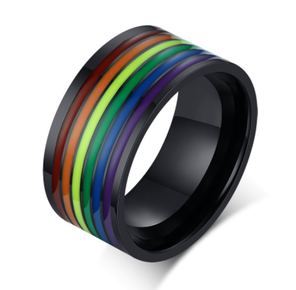 Belle bague noire avec des rayures arc-en-ciel
