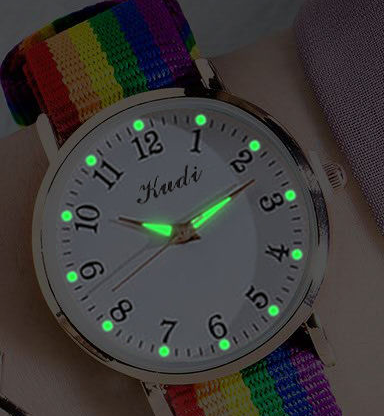 Montre tendance élégante avec bracelet arc-en-ciel disponible en deux versions différentes
