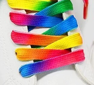 Schnürsenkel In Regenbogenfarben Erhältlich In Zwei Verschiedenen Grössen