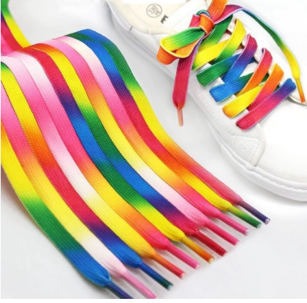 Lacets aux couleurs de l'arc-en-ciel disponibles en deux tailles différentes