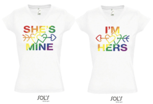 T-Shirt Kurzarm V-Neck in Weiss - She's Mine - I'm Hers