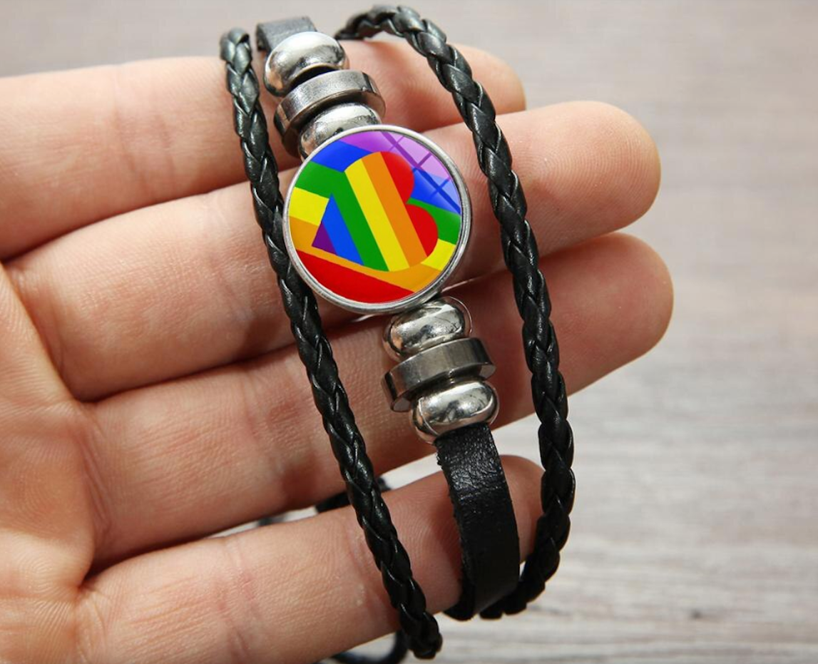 Bracelet En Cuir Avec Bouton Arc-en-ciel Amovible Coeur