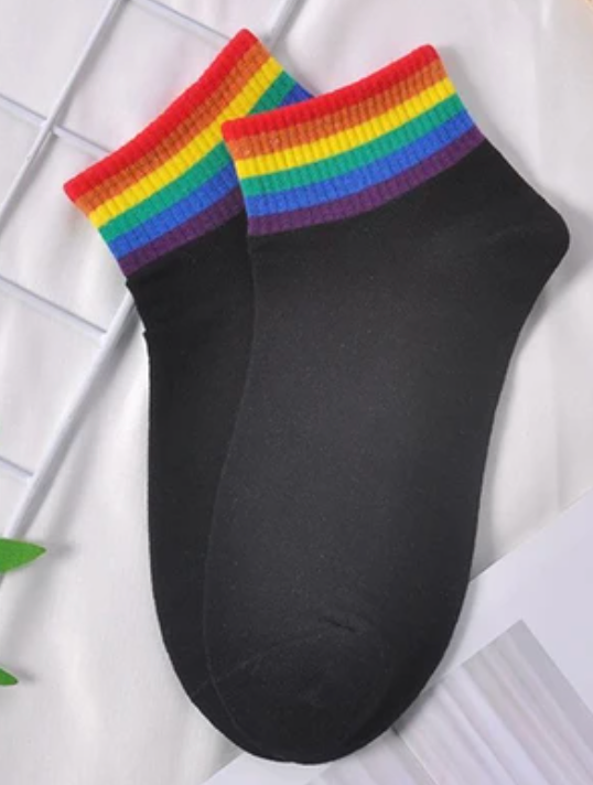 Chaussettes baskets blanches, grises ou noires à rayures arc-en-ciel