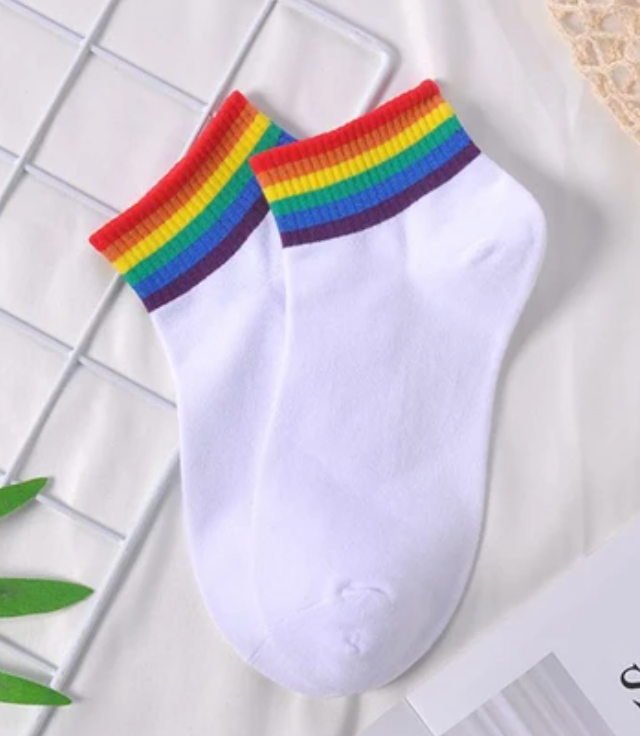 Chaussettes baskets blanches, grises ou noires à rayures arc-en-ciel