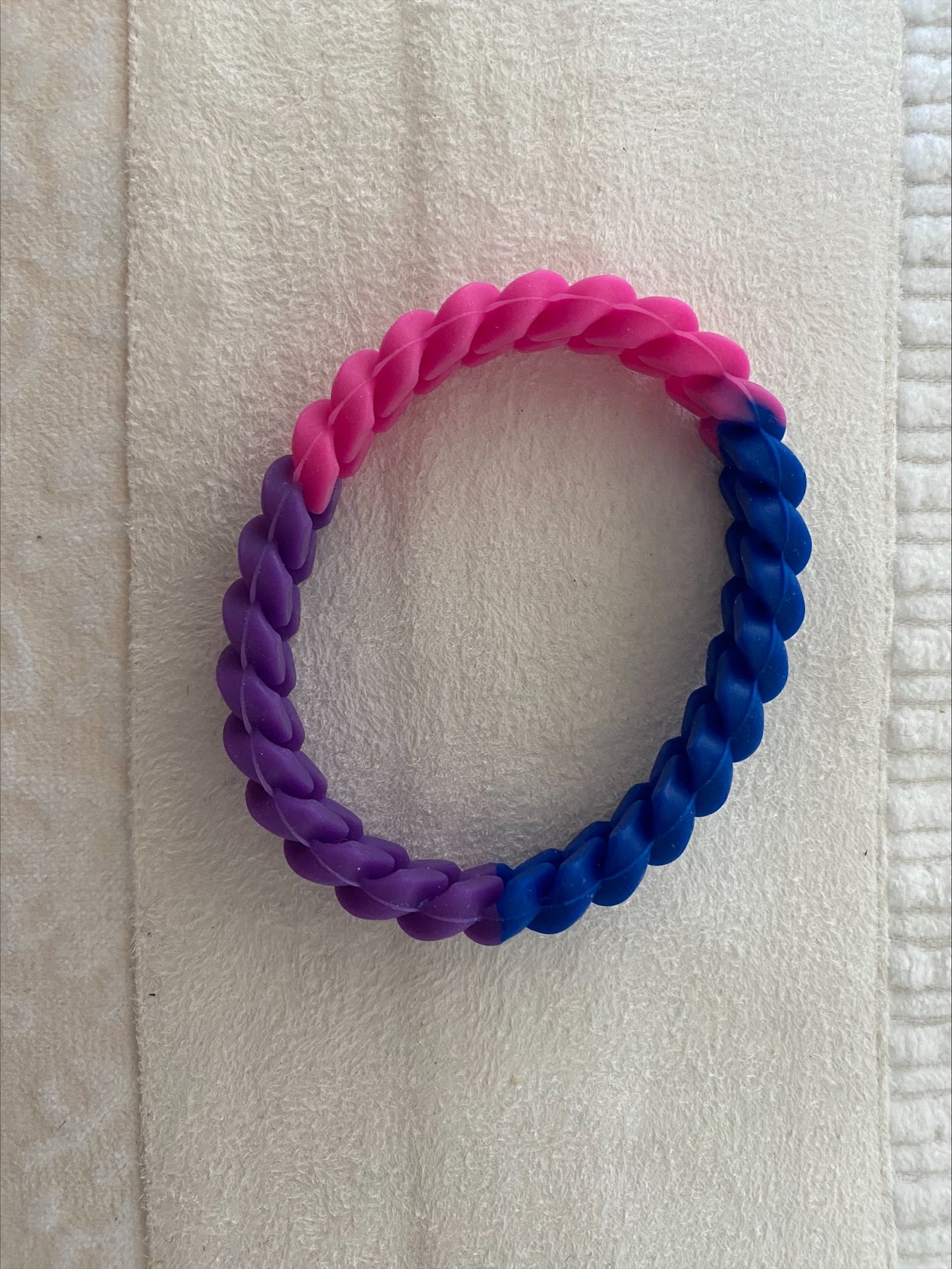 Bracelet narrow curled made of silicone - Bisexual