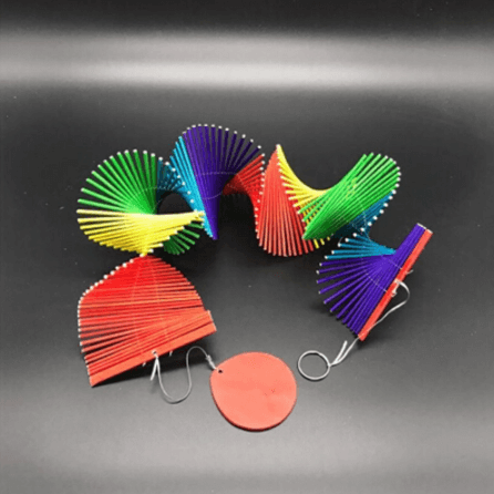 Windspiel In Regenbogenfarben Aus Holz