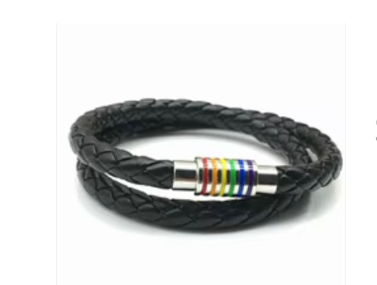 Doppeltes Lederarmband mit Magnetverschluss in schwarz